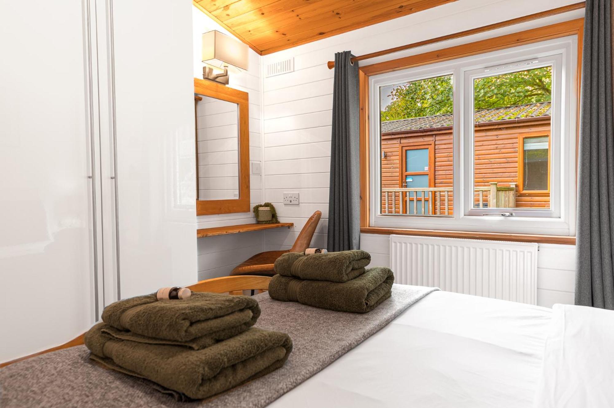 Bowness 45 - 2 Bedroom Lake Windermere Lodge ภายนอก รูปภาพ