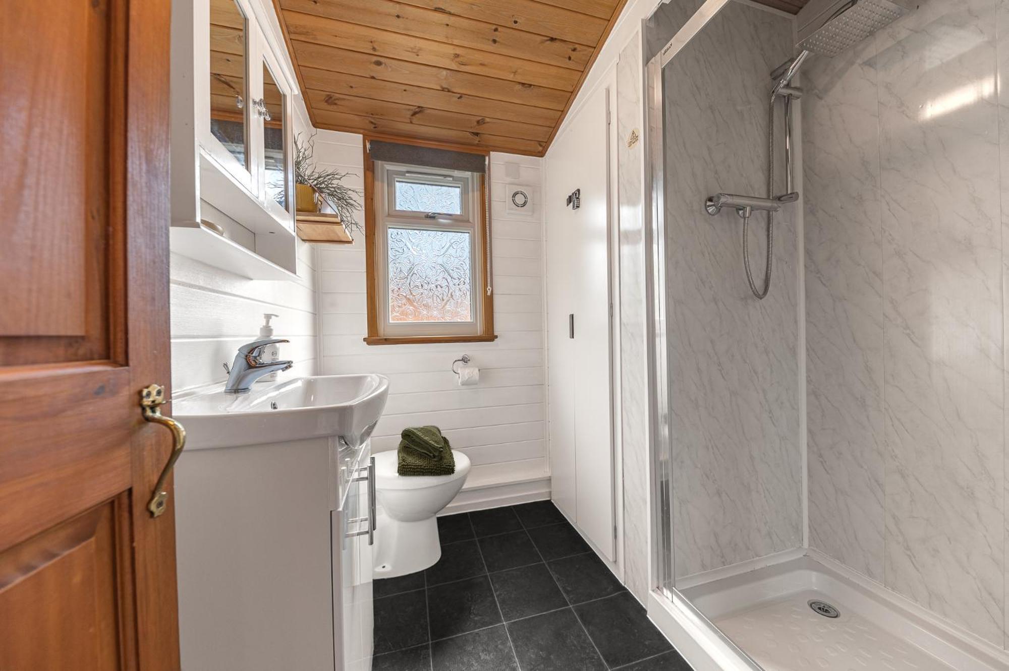 Bowness 45 - 2 Bedroom Lake Windermere Lodge ภายนอก รูปภาพ
