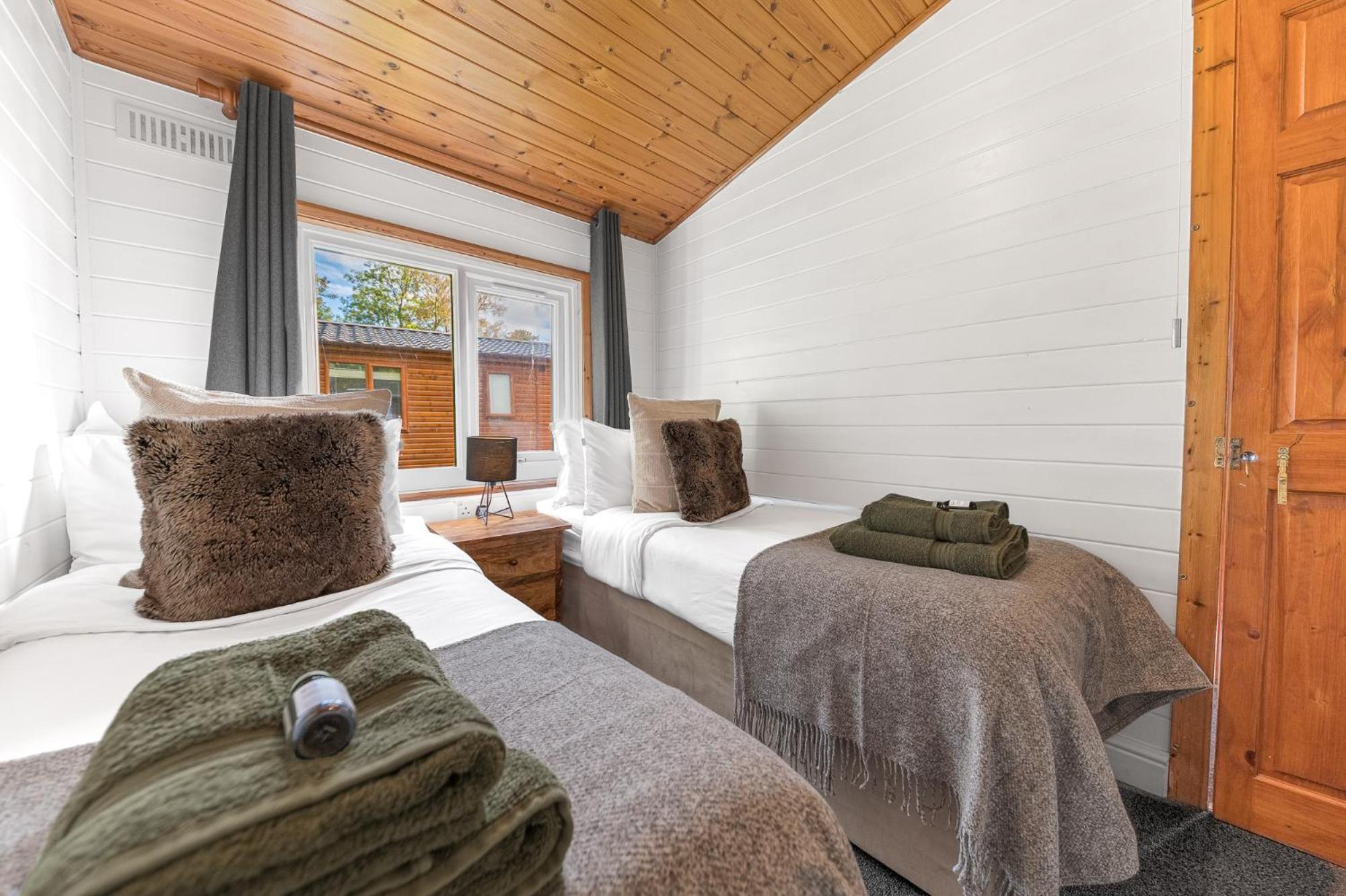 Bowness 45 - 2 Bedroom Lake Windermere Lodge ภายนอก รูปภาพ