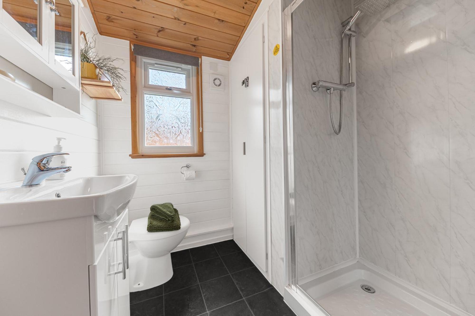 Bowness 45 - 2 Bedroom Lake Windermere Lodge ภายนอก รูปภาพ